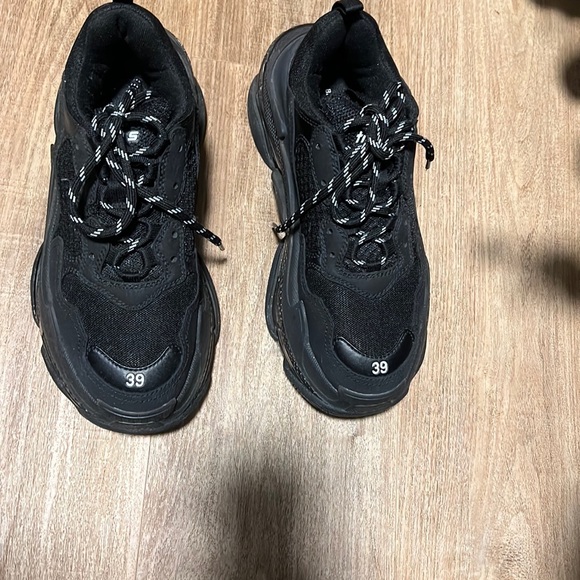 AUTHENTIC Balenciaga shoes - Picture 2 of 8